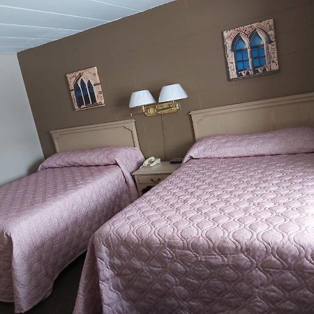 Arnprior Motor Inn מראה חיצוני תמונה