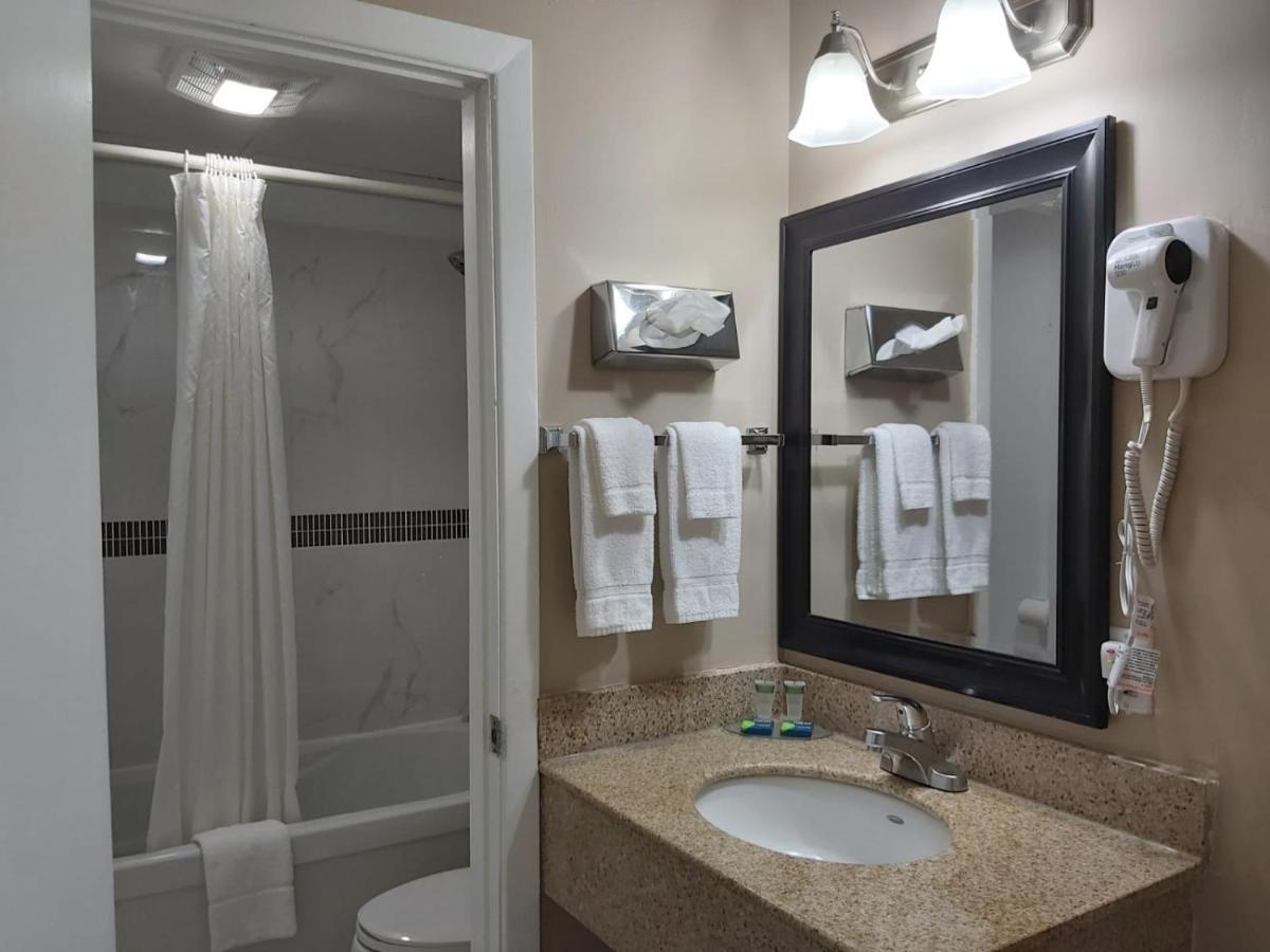 Arnprior Motor Inn מראה חיצוני תמונה