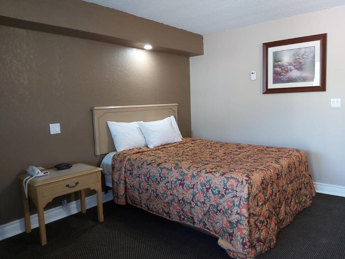 Arnprior Motor Inn מראה חיצוני תמונה