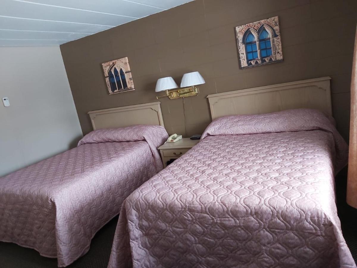 Arnprior Motor Inn מראה חיצוני תמונה