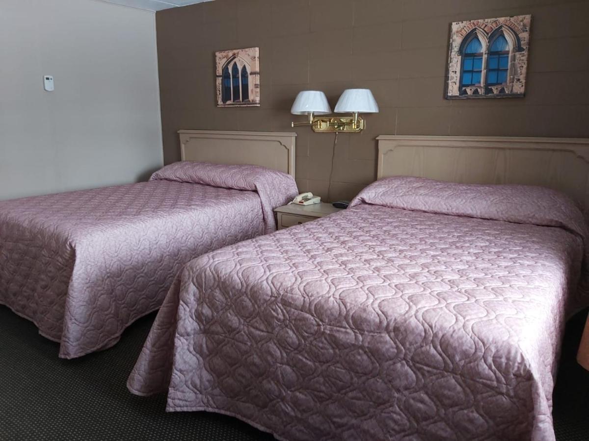 Arnprior Motor Inn מראה חיצוני תמונה