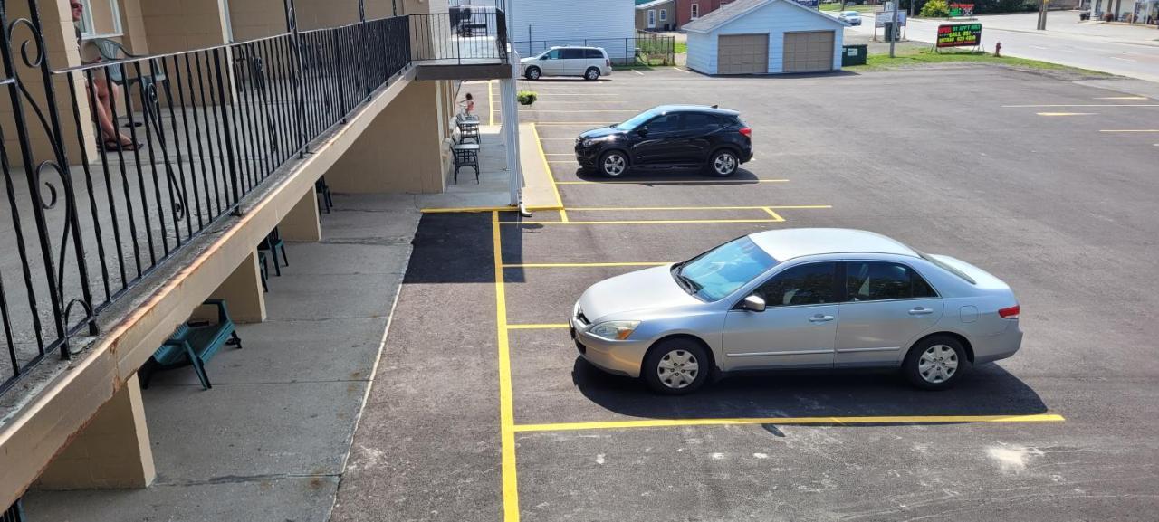 Arnprior Motor Inn מראה חיצוני תמונה