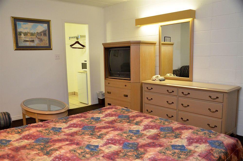 Arnprior Motor Inn מראה חיצוני תמונה